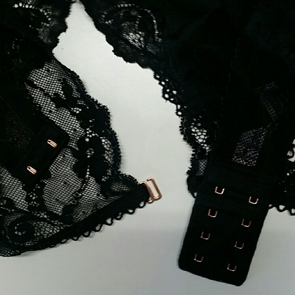 Victoria's Secret NWOT velvet bralette size L - Picture 6 of 7